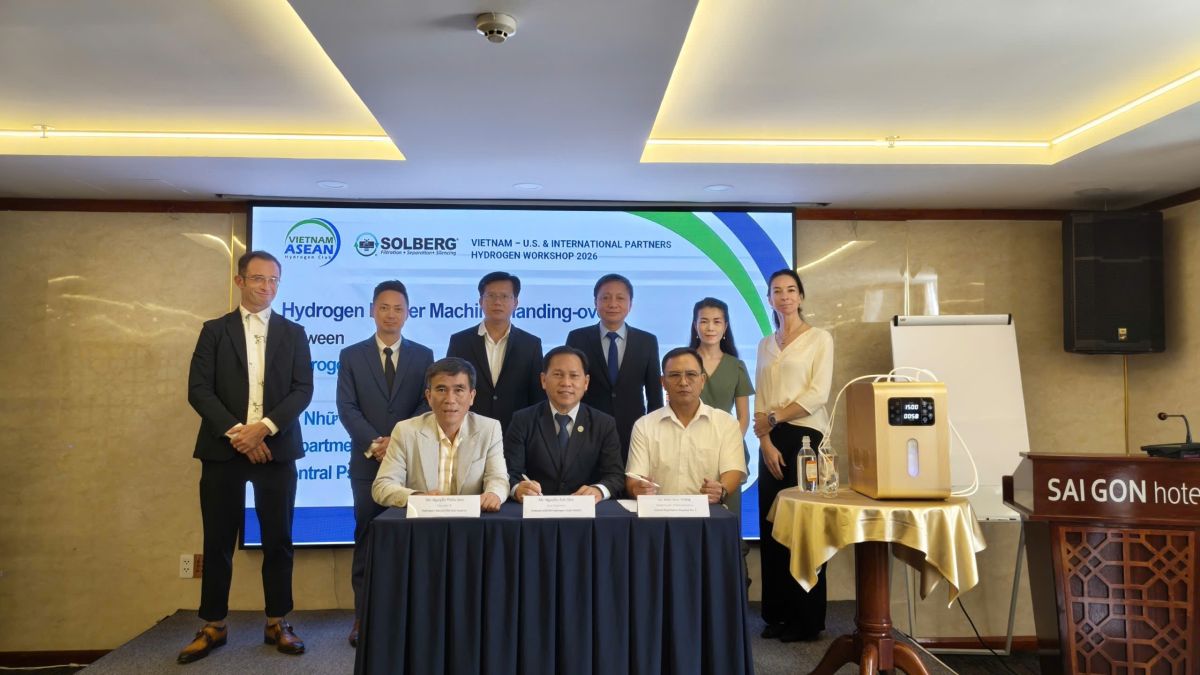 Handover of Hydrogen Inhalation Device for Clinical Research For Dr. Nhu Duc Thang, Department of Rehabilitation, National Psychiatric Hospital No. 2