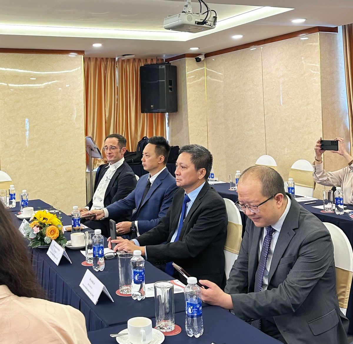 Việt Nam C&oacute; thể Đặt Mục Ti&ecirc;u Trở Th&agrave;nh Trung T&acirc;m Hydrogen Của ASEAN Với Execution Blueprint 2026&ndash;2027 Chủ tịch VAHC v&agrave; Ph&oacute; Chủ tịch Andy Lei Tr&igrave;nh B&agrave;y Tầm Nh&igrave;n Tại Hội thảo Hydrogen Việt Nam &ndash; Hoa Kỳ 2026